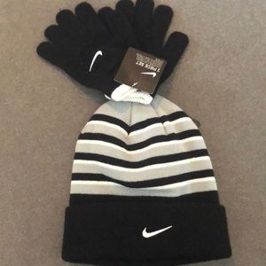 Youth Boys Nike 2pc Beanie and Gloves